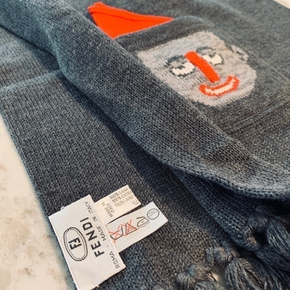 𝅺fendi Merino Wool Scarf - Picture 9 of 11